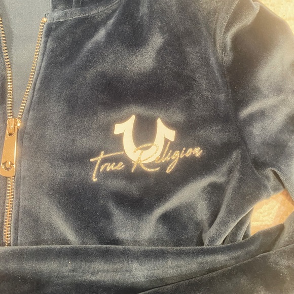 True Religion velvet zip up. Brand new and never worn. Size Medium. - Picture 3 of 4